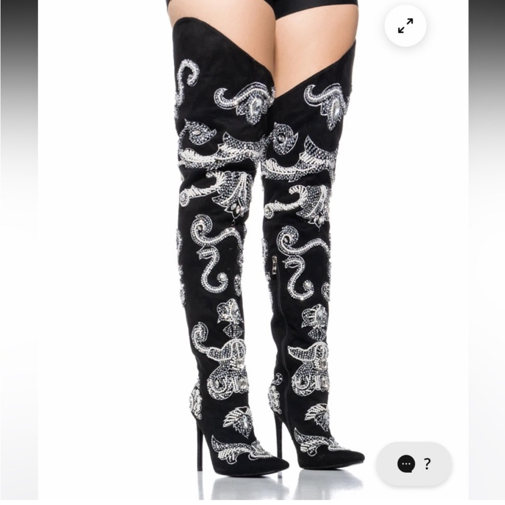 High Quality BEADED PEARL EMBELLISHED THIGH
HIGH WESTERN BOOT IN BLACK
SUEDE